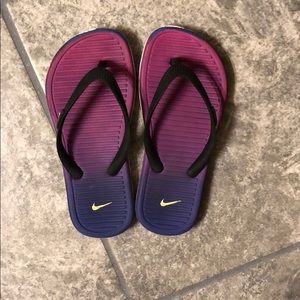 Girls Nike Flip flips